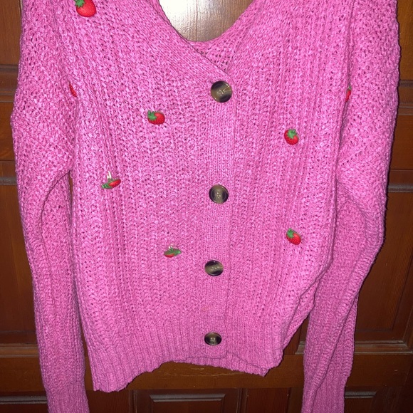 Moon & Madison size M pink strawberry sweater! No flaws! - Picture 2 of 5